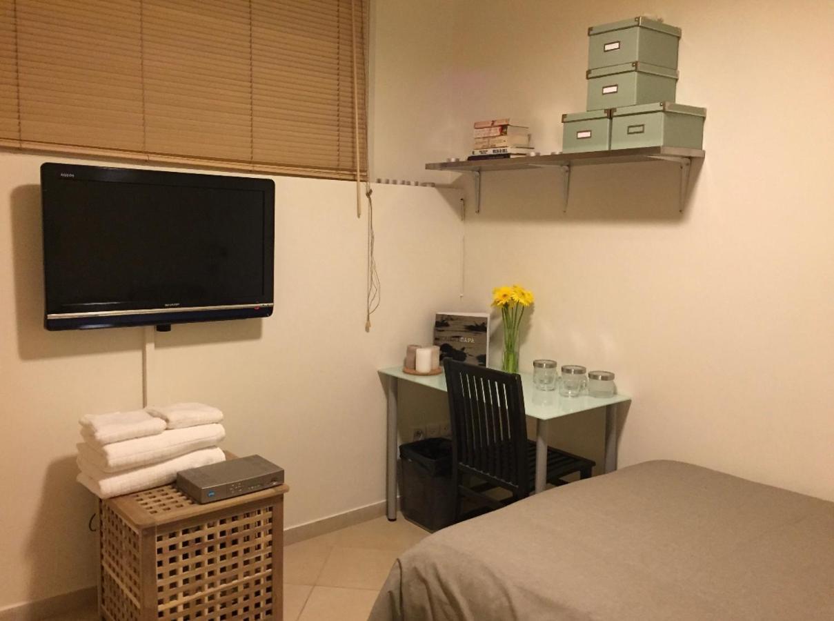 1 Or 2 Rooms With Breakfast And Parking Jerusalem Exterior photo