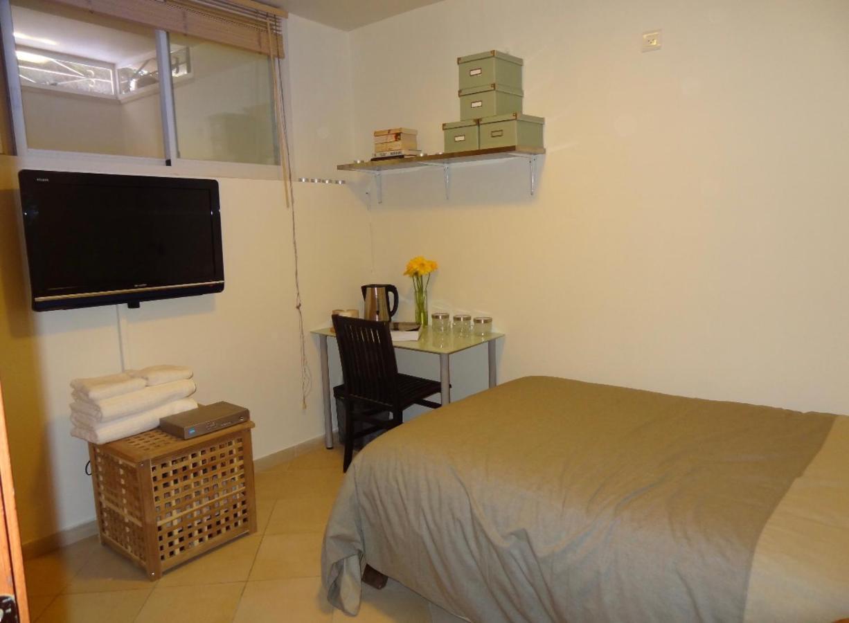 1 Or 2 Rooms With Breakfast And Parking Jerusalem Exterior photo
