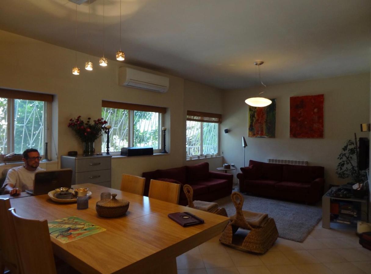 1 Or 2 Rooms With Breakfast And Parking Jerusalem Exterior photo